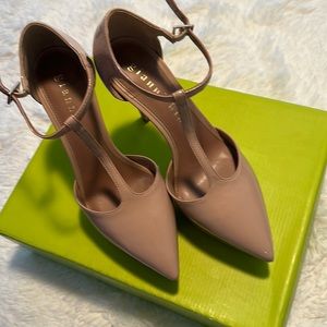 NWT Gianni Bini Platform Nude Patent Leather Shoes in size 7.5.